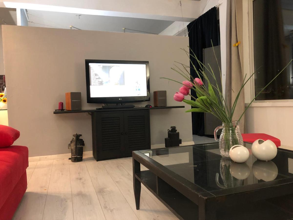 Apartament Red Grey Loft Ateny Zewnętrze zdjęcie