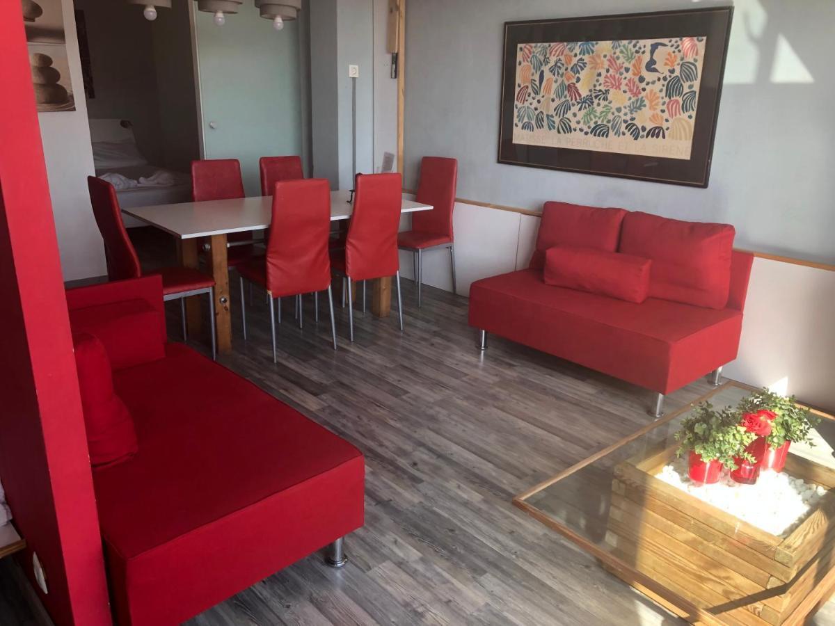 Apartament Red Grey Loft Ateny Zewnętrze zdjęcie