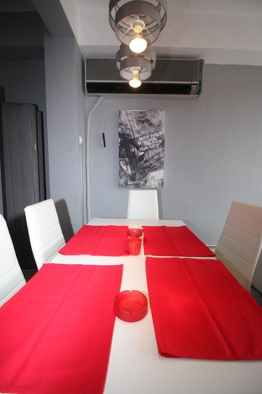 Apartament Red Grey Loft Ateny Zewnętrze zdjęcie