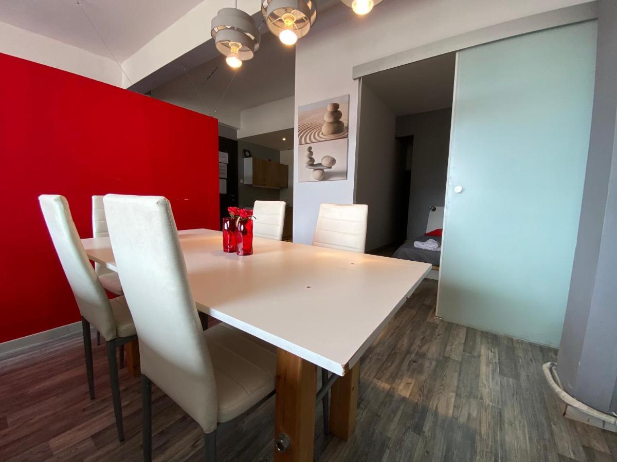 Apartament Red Grey Loft Ateny Zewnętrze zdjęcie