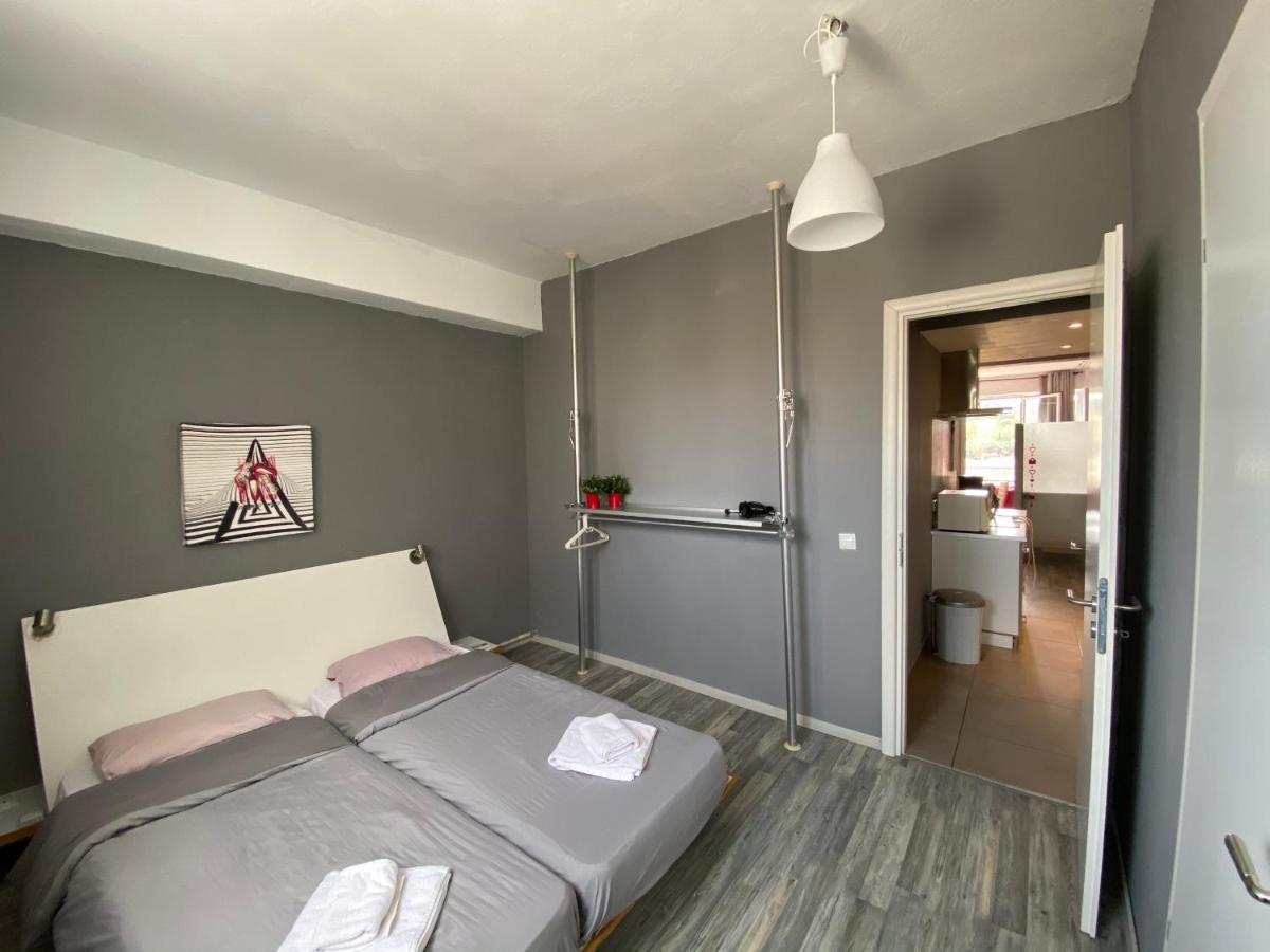 Apartament Red Grey Loft Ateny Zewnętrze zdjęcie